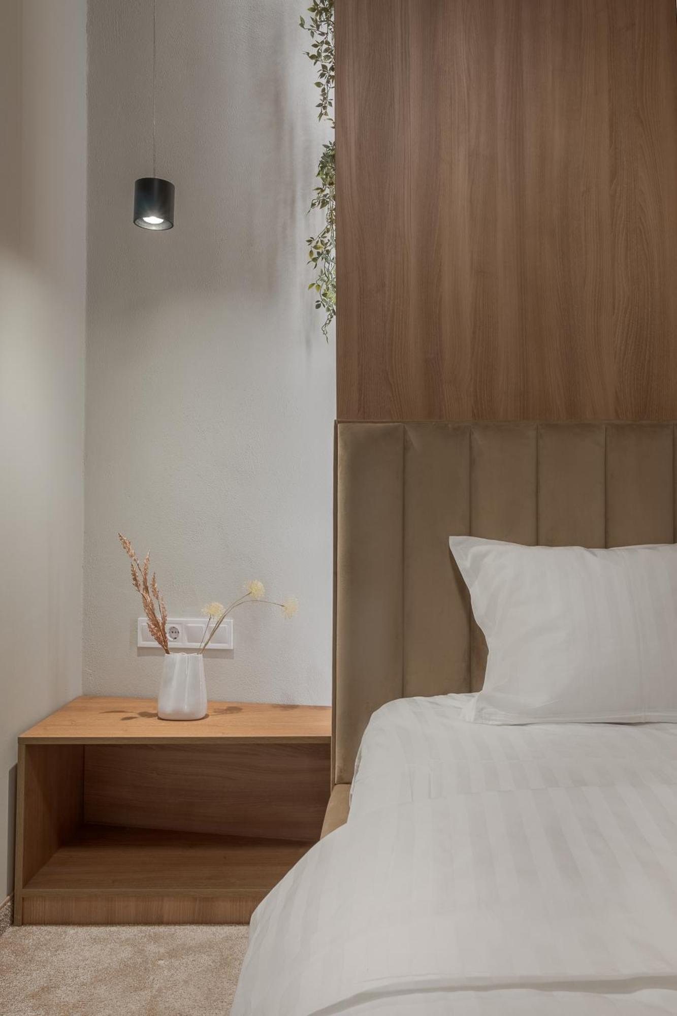 Oasis Rooms Oradea Buitenkant foto