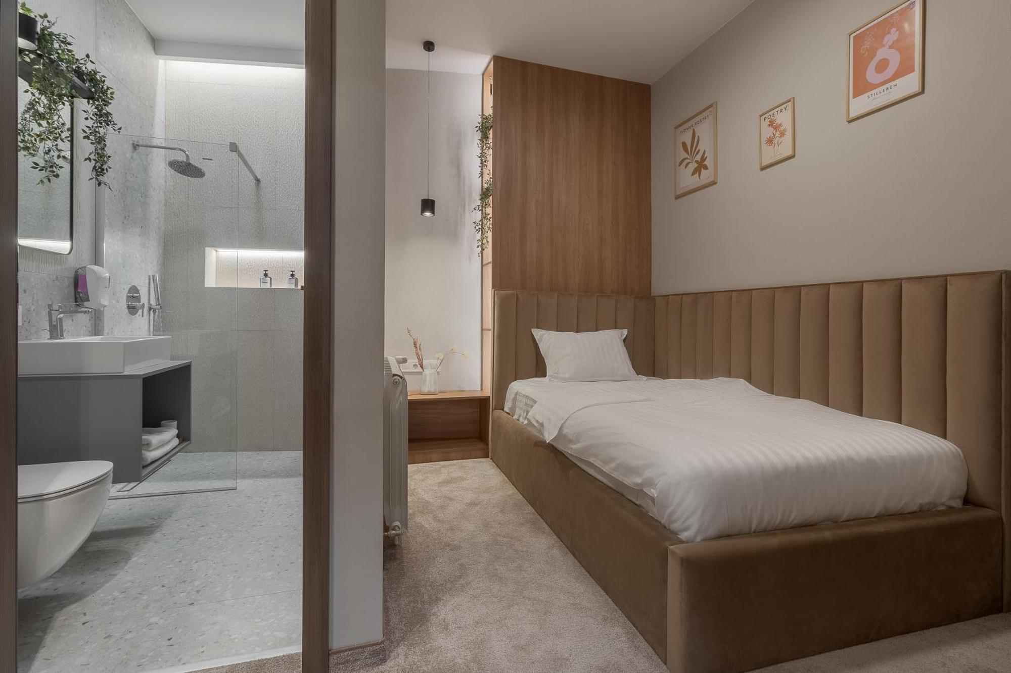 Oasis Rooms Oradea Buitenkant foto