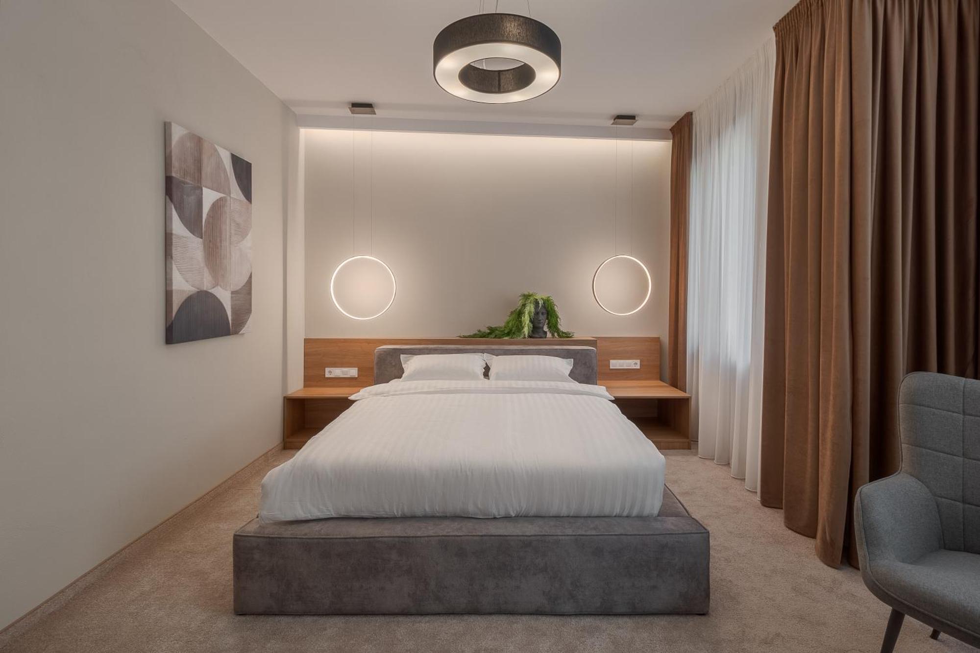 Oasis Rooms Oradea Buitenkant foto
