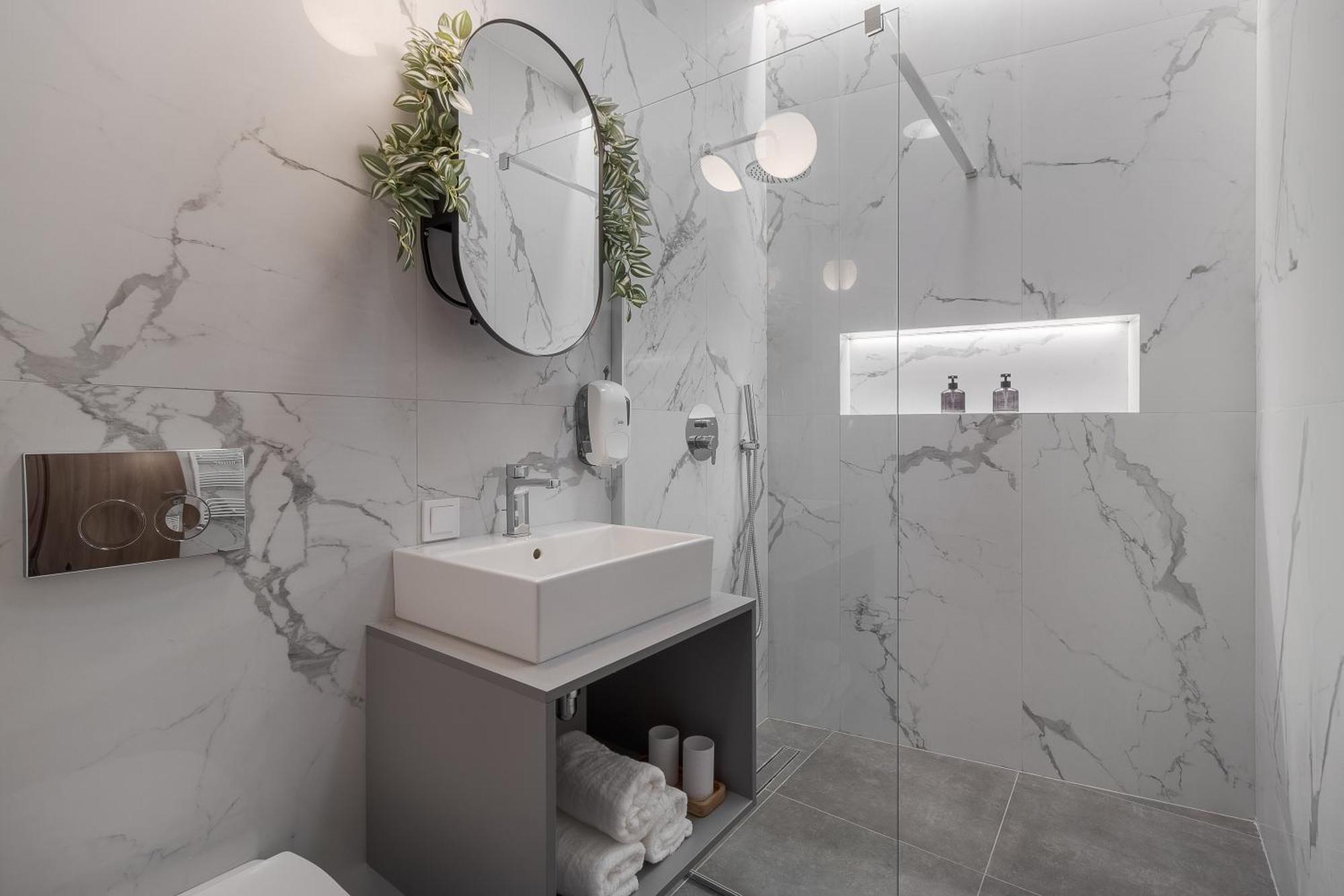 Oasis Rooms Oradea Buitenkant foto