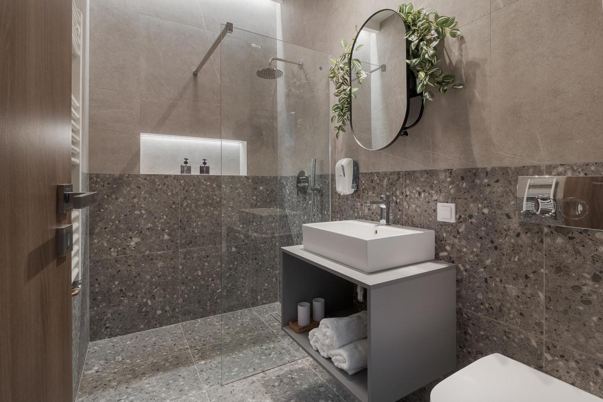 Oasis Rooms Oradea Buitenkant foto