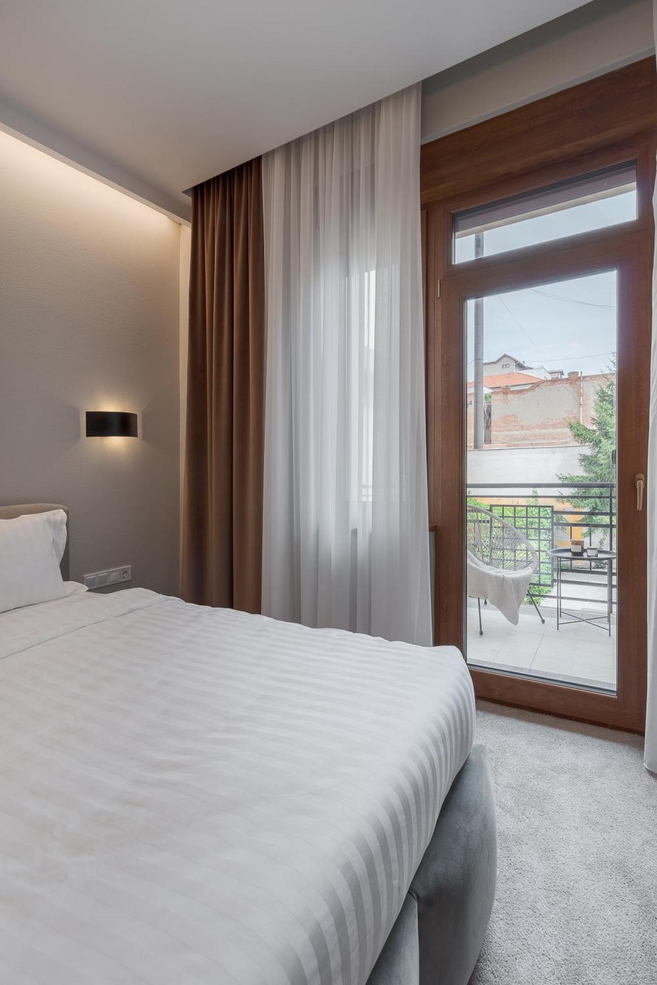 Oasis Rooms Oradea Buitenkant foto