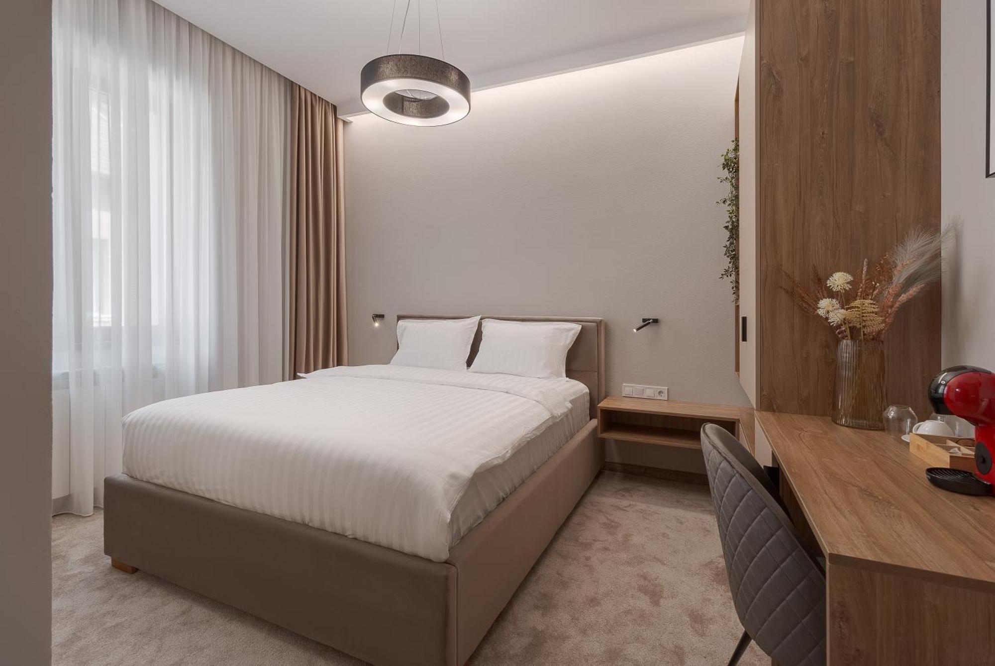 Oasis Rooms Oradea Buitenkant foto