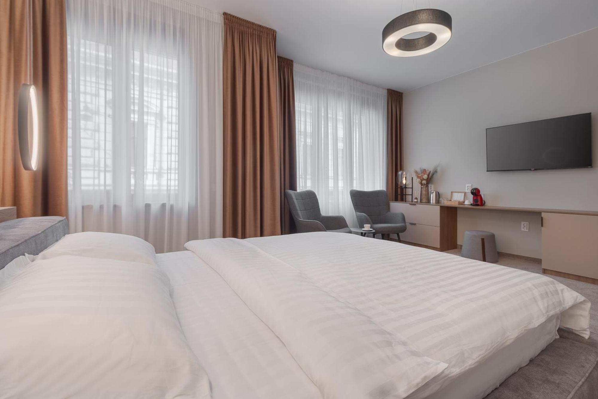Oasis Rooms Oradea Buitenkant foto