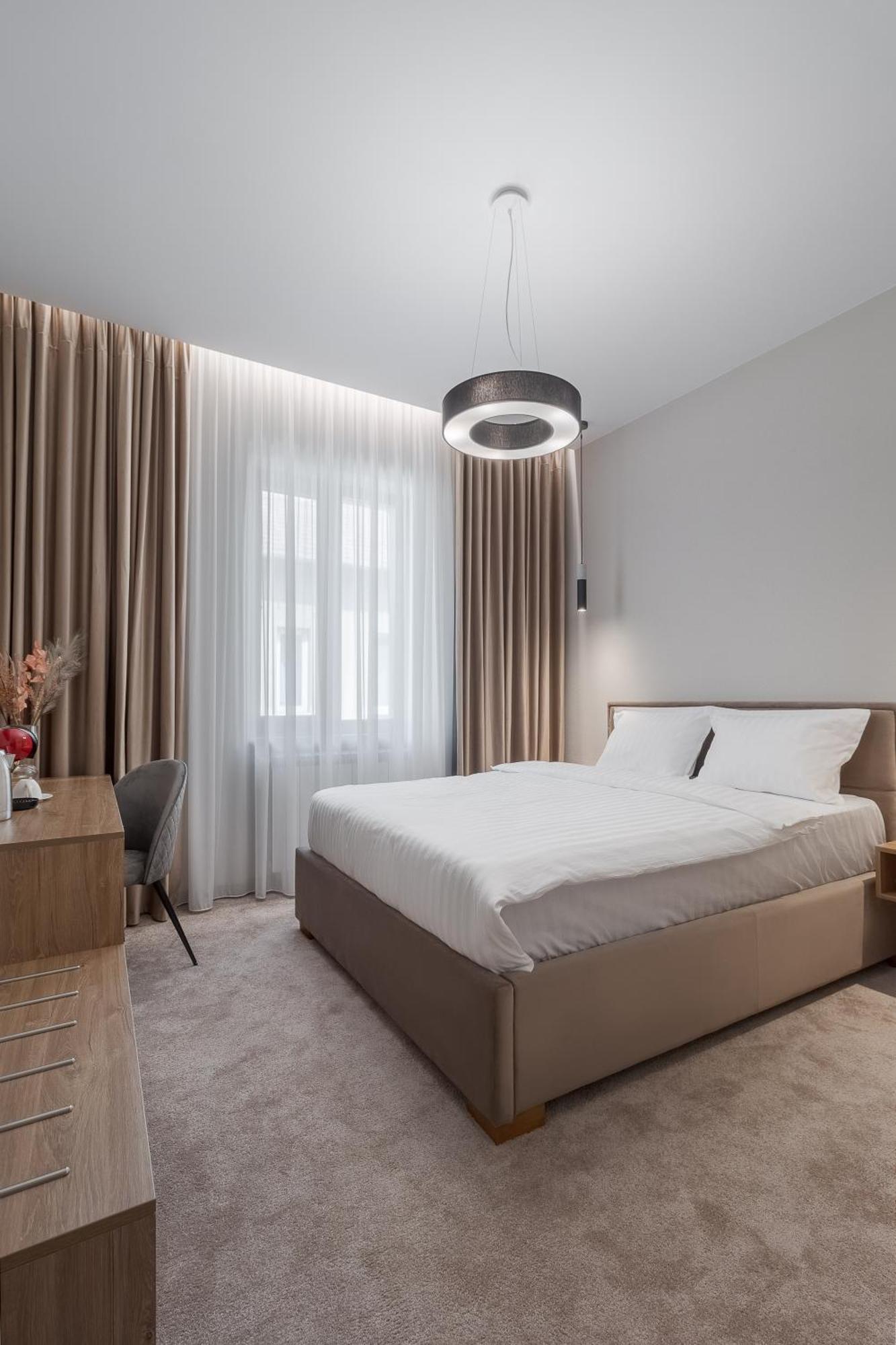 Oasis Rooms Oradea Buitenkant foto
